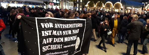 Mahnwache gegen Antisemitismus nach Anschlag in Halle, Hannover, Oktober 2019.