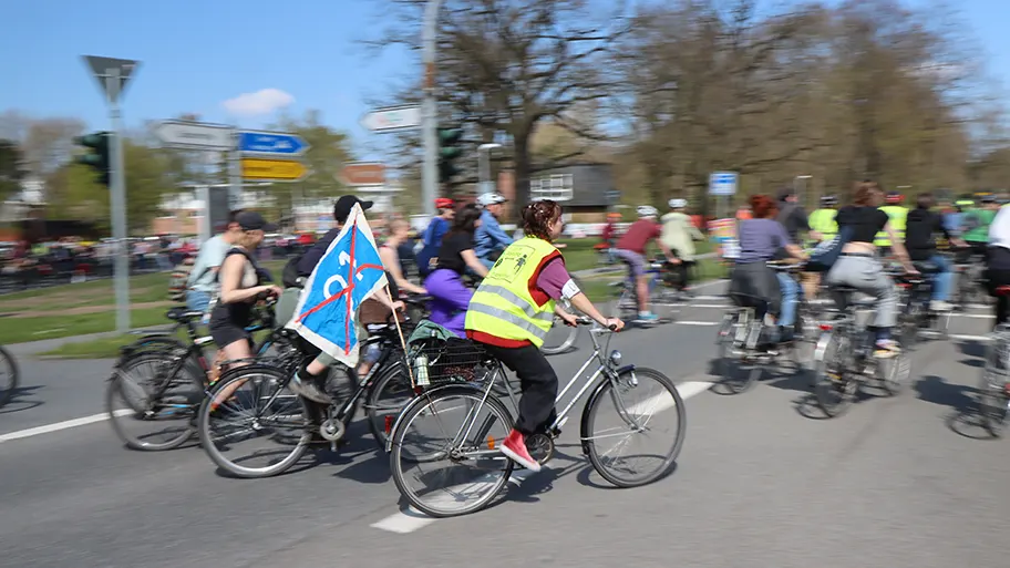 Protest-Fahrradtour von Wolfsburg nach Lüneburg, April 2023.