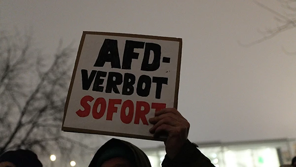 Kundgebung am 12. Januar 2024 vor dem Bundeskanzleramt in Berlin mit der Forderung ein Verbot der AFD zu prüfen.