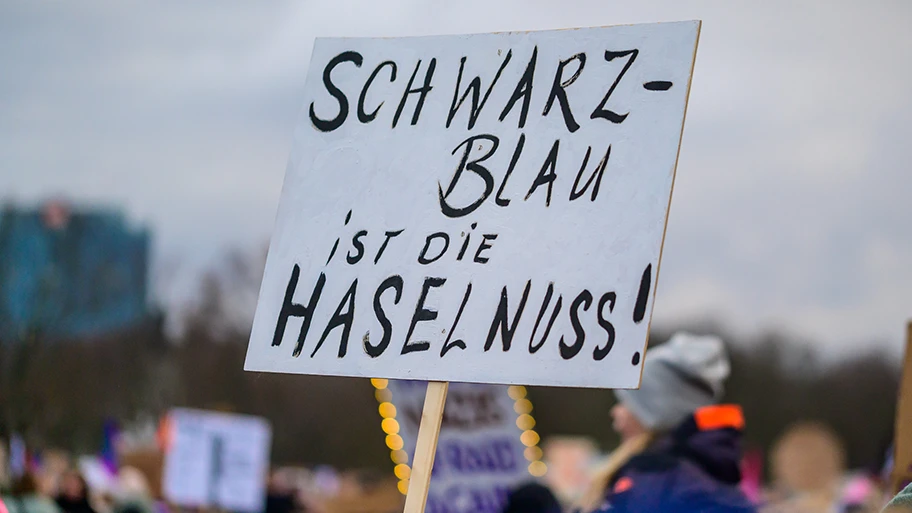 Demonstration "Aufstand der Anständigen" am 2. Februar 2025 in Berlin.