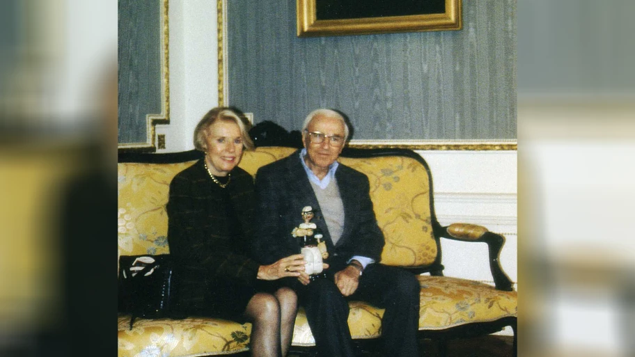 Der US-amerikanischer Filmregisseur Richard Fleischer mit seiner Frau im Haus von Jules Verne in der Rue Charles Dubois 2 in Amiens, November 1989.