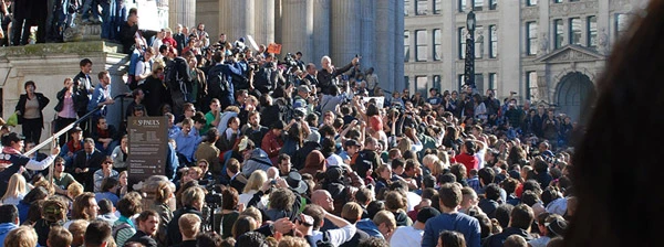 Julian Assange spricht bei den Occupy London-Protesten, 2011.