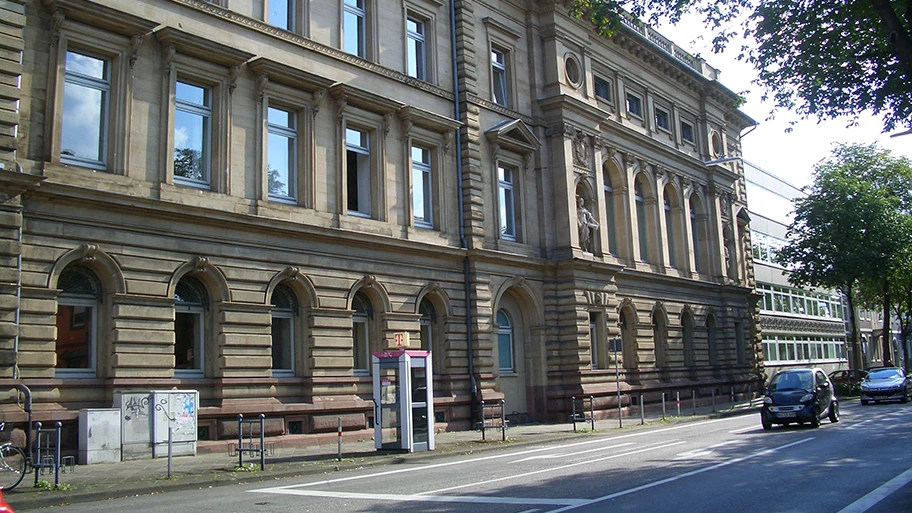 Landgericht Karlsruhe, Schwurgerichtstrakt.