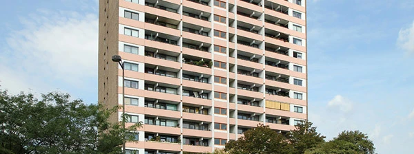 Nach der Entführung wurde Schleyer im Hochhaus Zum Renngraben 8 in Erftstadt-Liblar gefangen gehalten..