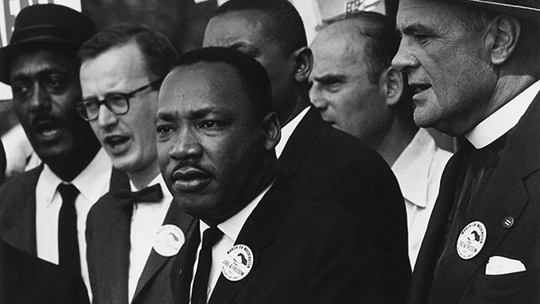 Martin Luther King Jr. während des Marschs für Arbeit und Freiheit in Washington im Jahr 1963, bei dem er seine historische Rede „Ich habe einen Traum“ hielt und ein Ende des Rassismus forderte.