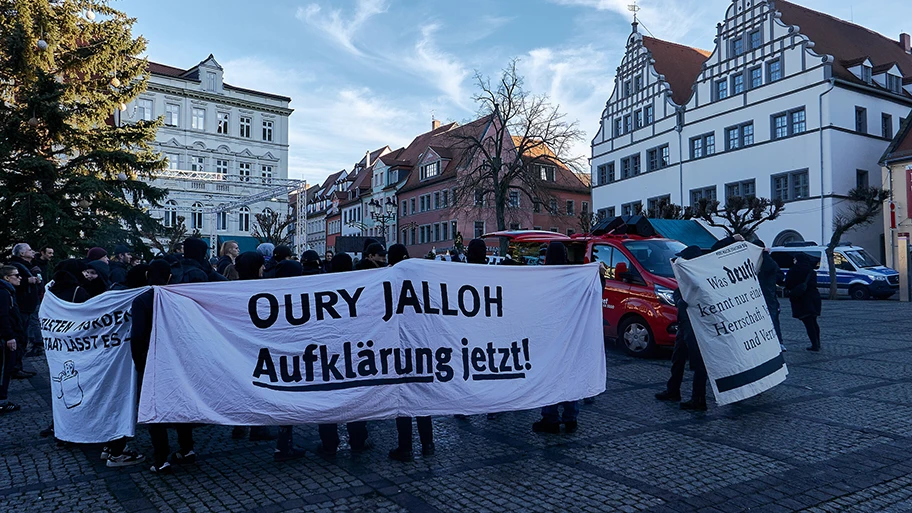 Demonstration in Gedenken an die mutmaßliche Ermordung Oury Jallohs vor 20 Jahren, Naumburg, 6. Januar 2025.