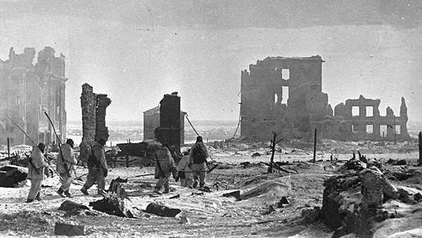 "Stadtzentrum von Stalingrad nach der Befreiung". Das Zentrum von Stalingrad am 2. Februar 1943 nach der Befreiung von der deutschen Besatzung.