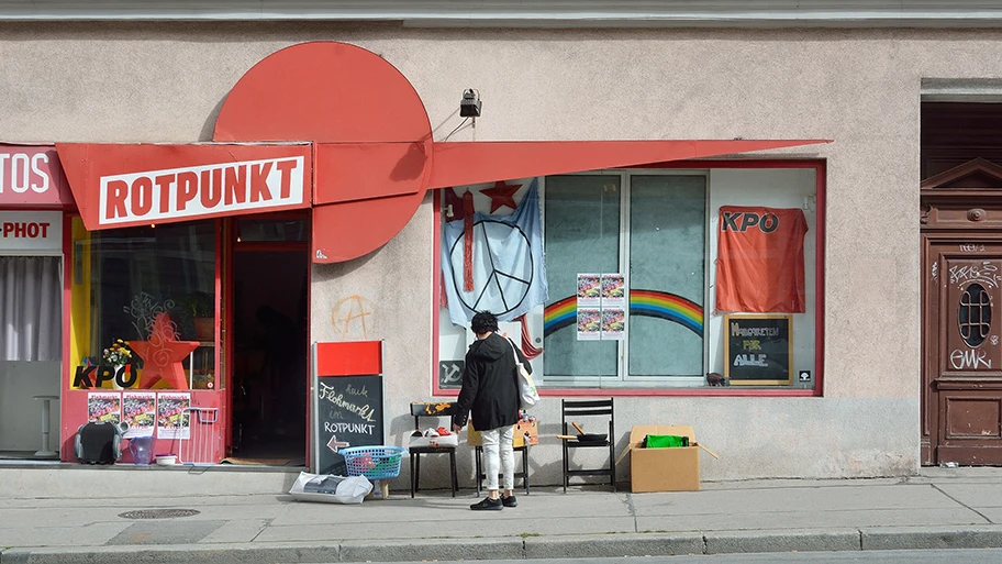 Parteilokal Rotpunkt der KPÖ Wieden und Margareten in der Reinprechtsdorfer Strasse 6 in Wien-Margareten.