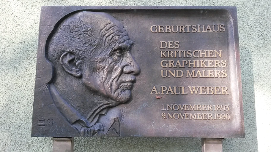 Tafel am Geburtshaus von A. Paul Weber in Arnstadt, Thüringen.