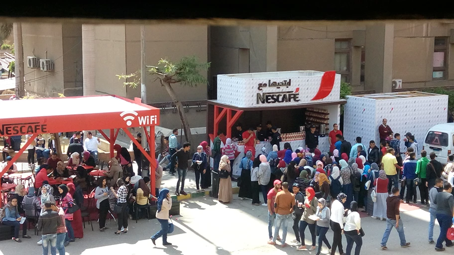 Nescafé Werbekampagne an der Ain Shams Universität in Kairo, Ägypten.