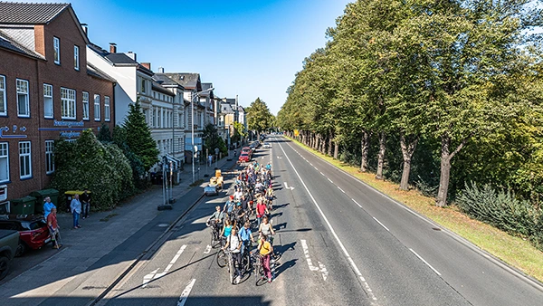 Wie viel Platz brauchen 30 Menschen? Drohnenbild von der Schiessgrabenstrasse.